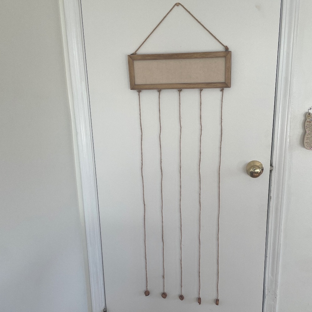 Wall decor for hanging pictures